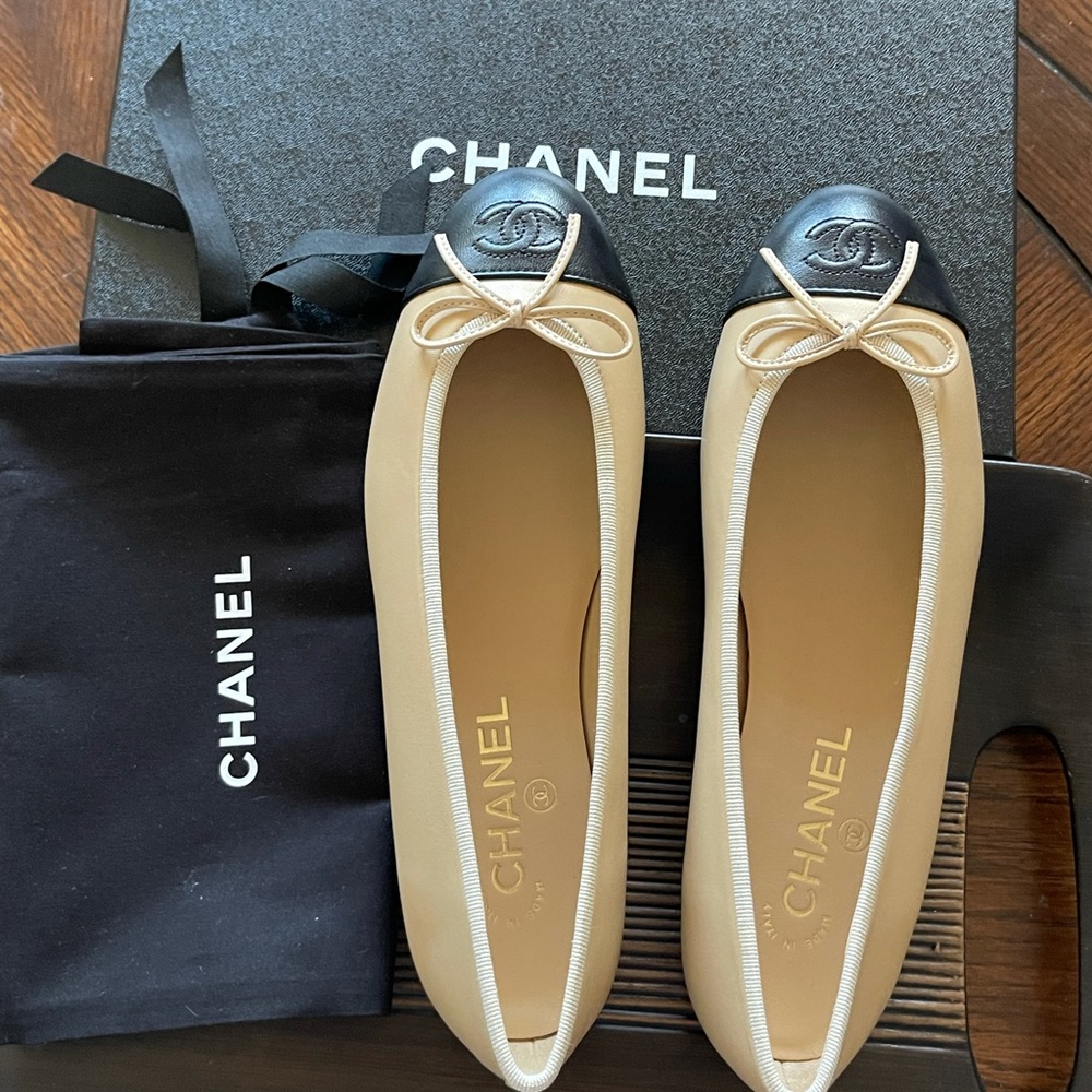 NIB CHANEL Beige Lambskin Cap Toe Ballerina Flats - Picture 3 of 12